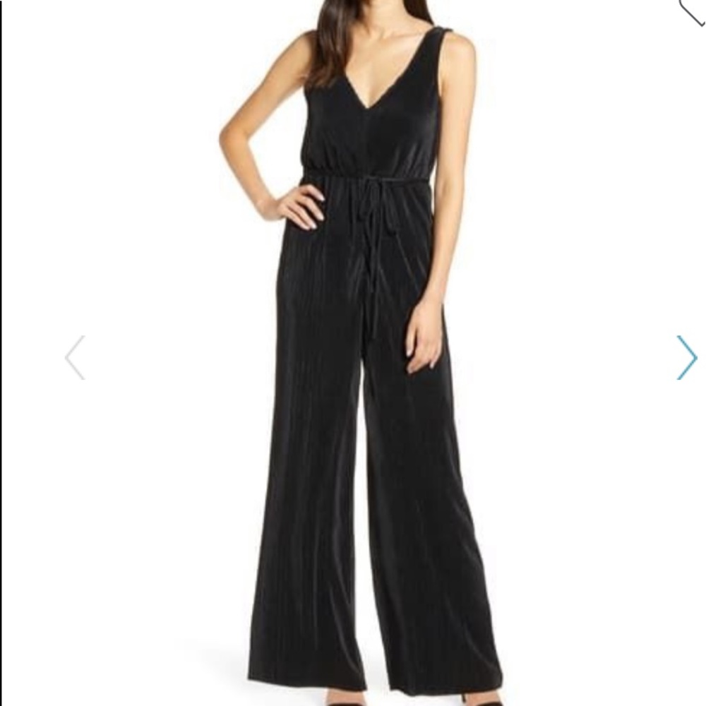 Chelsea28 NWT 
Crinkle Pleated Sleeveless Jumpsuit